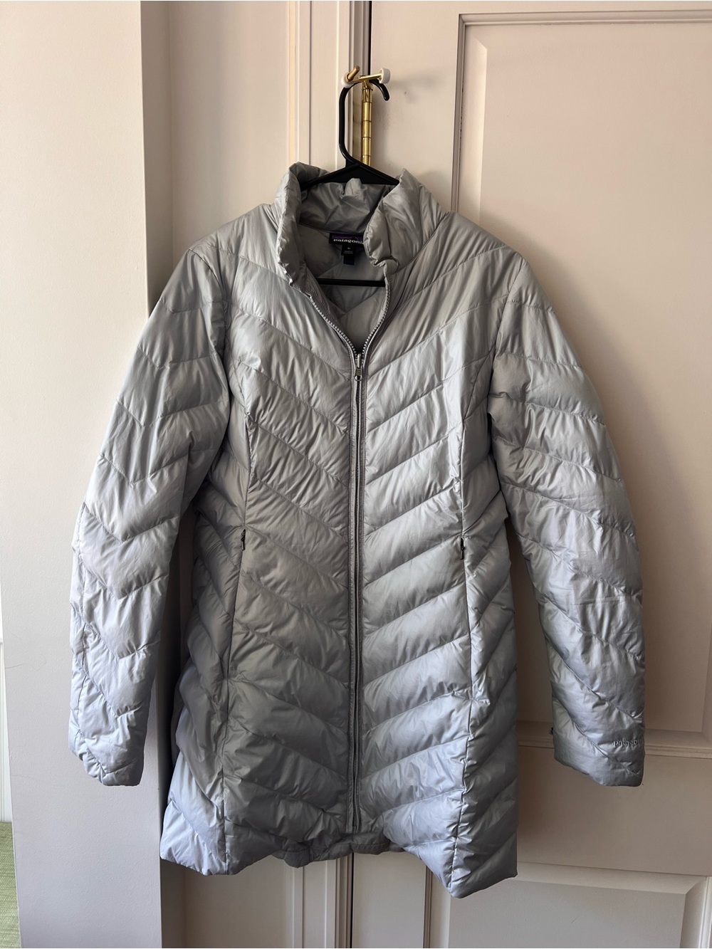Patagonia Light Gray Down Quilted Knee-Length Puffer Coat - Women